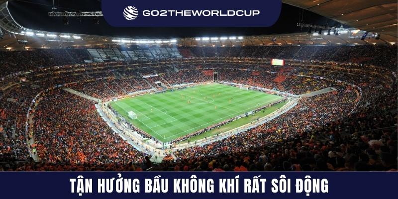 Tận hưởng bầu không khí đá bóng cực kỳ sôi động